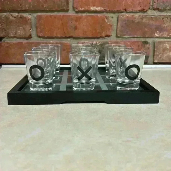 Tic - Tac - Toe 9 Shot Glasess With Rubber Mat Playing Board - Picture 1 of 8